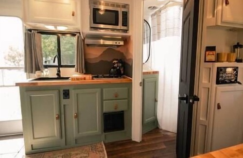 Tyendinaga Mohawk Territory House | RV Glamping w/Cowboy Tub, Lawn Games & Firepit