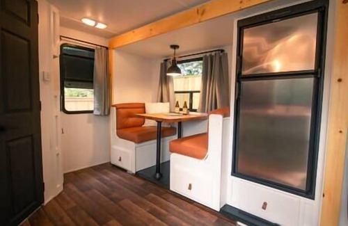 Tyendinaga Mohawk Territory House | RV Glamping w/Cowboy Tub, Lawn Games & Firepit