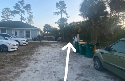 Rural Estates House | RV in a quiet neighborhood