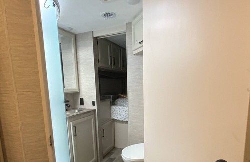 Trenton House | RV in city, pet friendly, close to Ruby Falls, Rock City, Cloudland Canyon.