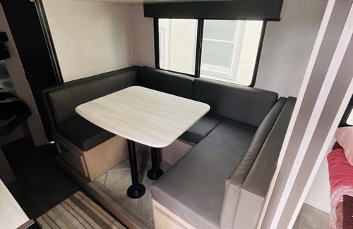 Brentwood House | RV of Serenity w/Cozy Cotton Comforts, Easy Self Check-Ins, and Privacy Galore!