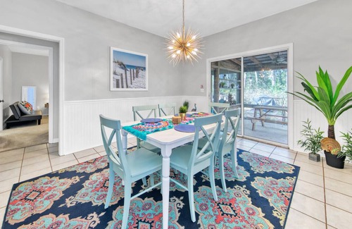 Gulfview Heights House | 🤩 RV Parking |*Restaurants*| Walk to beach | SEPT/OCT. SAVE $$$ Pet Friendly