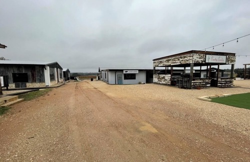 Round Top RV Rental | RV Spot #4 @ The Halles