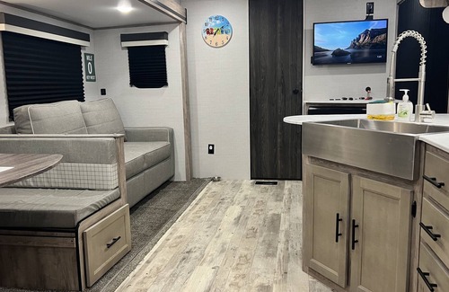 Summerland Key RV Rental | RV with 2 bedrooms ( queen)