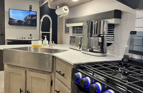 Summerland Key RV Rental | RV with 2 bedrooms ( queen)