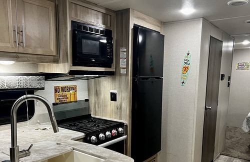 Summerland Key RV Rental | RV with 2 bedrooms ( queen)