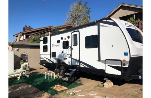Fire Mountain House | RV with a view, private/1 mile to beautiful beach