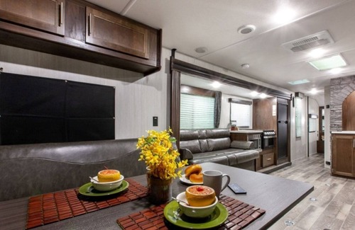 Hunt Club House | RV with access to Resort Style Pool Tiki Hut & Washer Dryer