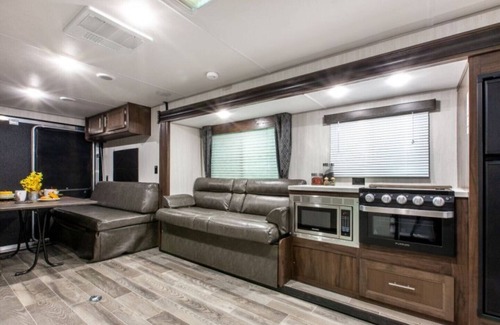Hunt Club House | RV with access to Resort Style Pool Tiki Hut & Washer Dryer