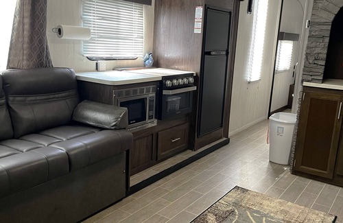 Hunt Club House | RV with access to Resort Style Pool Tiki Hut & Washer Dryer
