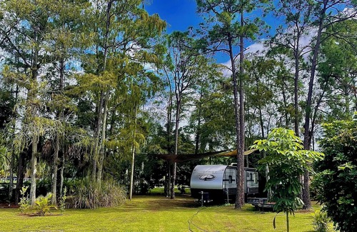 Hunt Club House | RV with access to Resort Style Pool Tiki Hut & Washer Dryer