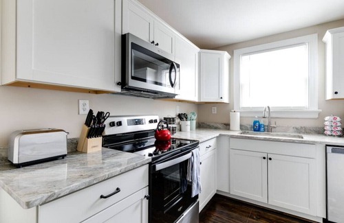 Mosby House | RVA Cottage Cozy & Spacious Near Downtown