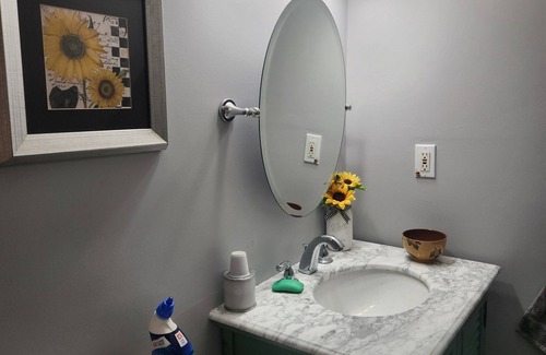 Levittown House | RYDER CUP 10 MIN AWAY . ENTIRE HOUSE in Levittown with AC. TOTAL 4 rooms