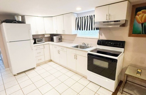 North Bellmore House | Ryder Cup Accommodation <8 miles Bethpage Black. heated salt water pool