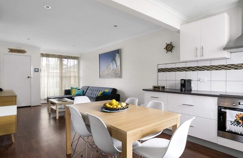 Rye House | Rye Beachfront Gem - Spacious Bayside unit