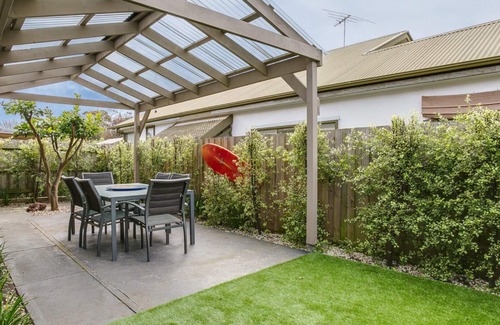 Rye House | Rye Beachfront Gem - Spacious Bayside unit