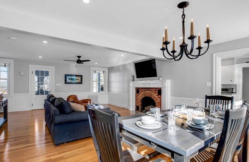 Rye Condo | Rye Retreat: Fireplace, Fast WiFi, Big Screen TV - Near Portsmouth, Seabrook, Seaside, and Shopping