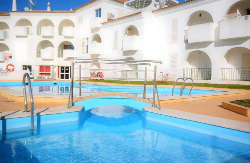 Castelo Apartment | São Rafael 1 Bedroom with Pool