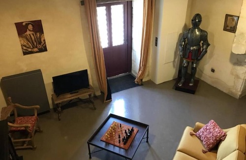 Monts-sur-Guesnes Apartment | Séjour dans la tour du Château !