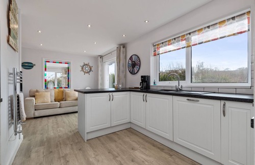 Saundersfoot Cottage | Sêr Môr - Peaceful Cottage with Log Burner