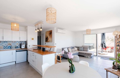 Narbonne-Plage Apartment | S B401 T3 air-conditioned flat with WIFI, terrace with jacuzzi, sea and Clape views