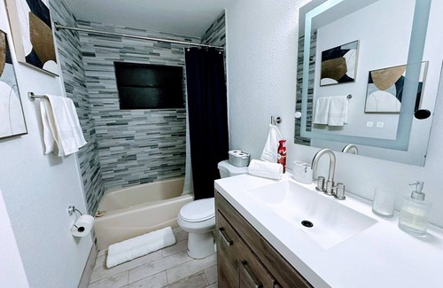 West Palm Beach House | S&H Unlimited West Palm Beach Private 3 Bedroom House