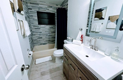 West Palm Beach House | S&H Unlimited West Palm Beach Private 3 Bedroom House