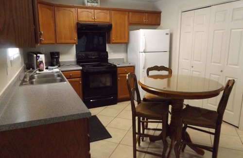 Knoxville House | S. Knox House - 6 Beds - Minutes to the Stadium