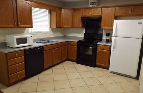 Knoxville House | S. Knox House - 6 Beds - Minutes to the Stadium