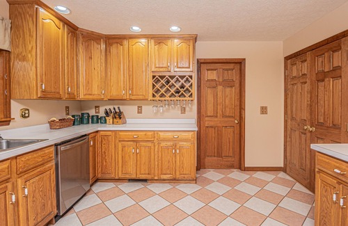 Blakeslee House | S'more Fun | Community Pool, Dock, Playground!
