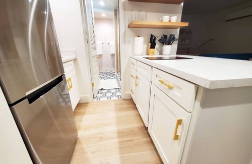 Waikiki Apartment | S&N Lux suite/Free Parking/King Bed/Kitchen/Wi-Fi