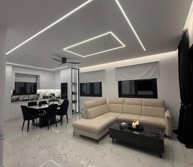 Kerameikos Apartment | S&P-elegant suite with jacuzzi