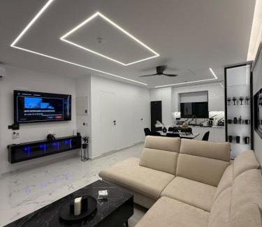 Kerameikos Apartment | S&P-elegant suite with jacuzzi