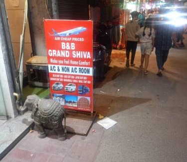 Paharganj Hotel | S R M Hotel Grand Shiva Just a Minute Away From New Delhi Railway Station and V F S Sivaji Stadium Metro Station