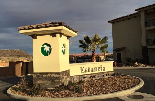 St. George Hotel | S302-Snow Canyon Suite-Third Floor 4-bedroom Pool View