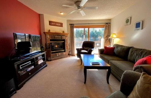 Bretton Woods Apartment | S4 Ski Slope Views Bretton Woods condo with easy access to Mt Washington Skiing White Mountains