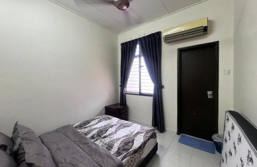 Taman Setia Indah House | S73 mini theatre pool table 14 pax