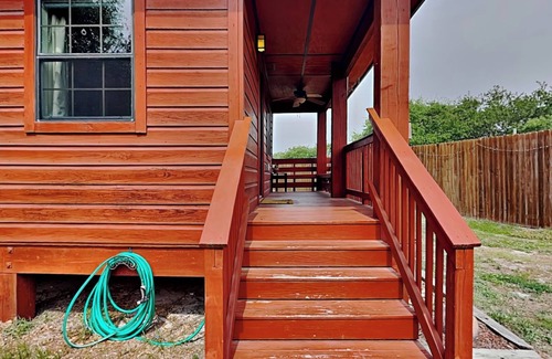 Rockport House | SabaiDii Guesthouse A | Cozy, Downtown Home