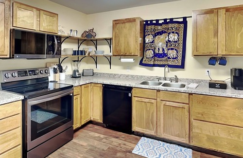Rockport House | SabaiDii Guesthouse B | Cozy, Garden Views