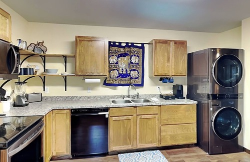 Rockport House | SabaiDii Guesthouse B | Cozy, Garden Views