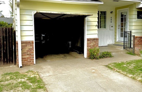 East Sacramento House | Sac River Retreat, Garage, Yard, Wi-Fi, 5 Star