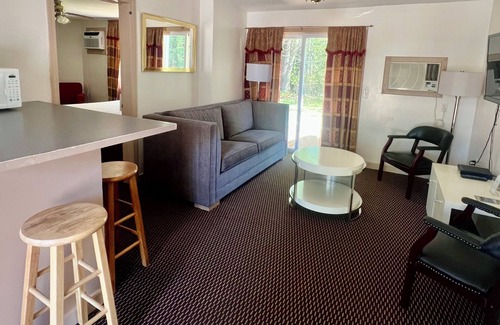 Center Conway Hotel | Saco River Motor Lodge & Suites