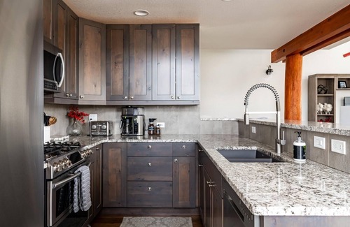 Saddle Ridge Condo | Saddle Ridge D1 (3-Bedroom Condo) with Mountain view by Moonlight Basin Lodging