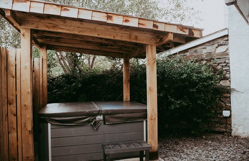 Torver Cottage | Saddleback Cottage with Hot Tub