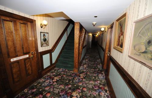 Lake Arrowhead Hotel | Saddleback Inn at Lake Arrowhead