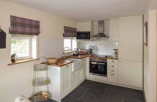 Torver Apartment | SADDLEBACK, pet friendly, with hot tub in Torver