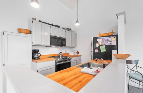 Rangeley Condo | Saddleback - Rock Pond Condo 43 - ski in/out, pet friendly!