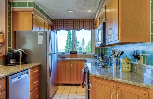 Rangeley Condo | Saddleback - Rock Pond Condo 11 - pet friendly, ski in/out!