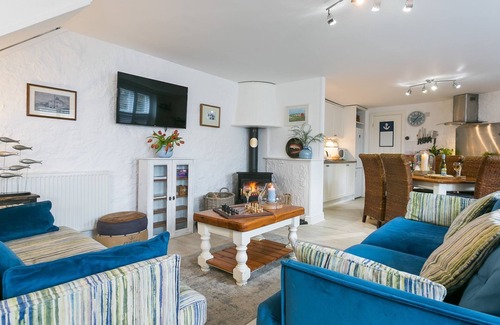 Garn Fadryn Cottage | Saerdy - a coastal that sleeps 6 guests in 3 bedrooms