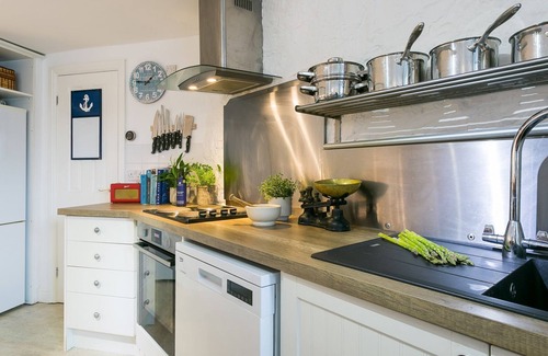 Garn Fadryn Cottage | Saerdy - a coastal that sleeps 6 guests in 3 bedrooms